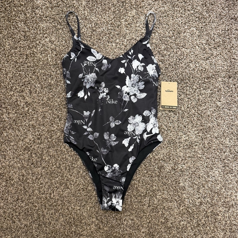 NWT Nike One Piece Swimsuit Black & White Floral Women’s Medium NEW